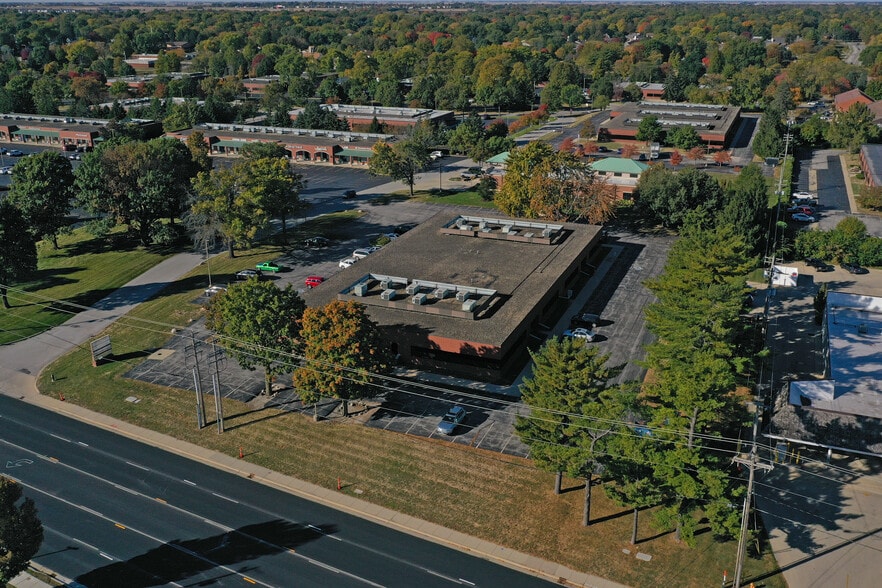 2107 S Neil St, Champaign, IL for sale - Building Photo - Image 2 of 15