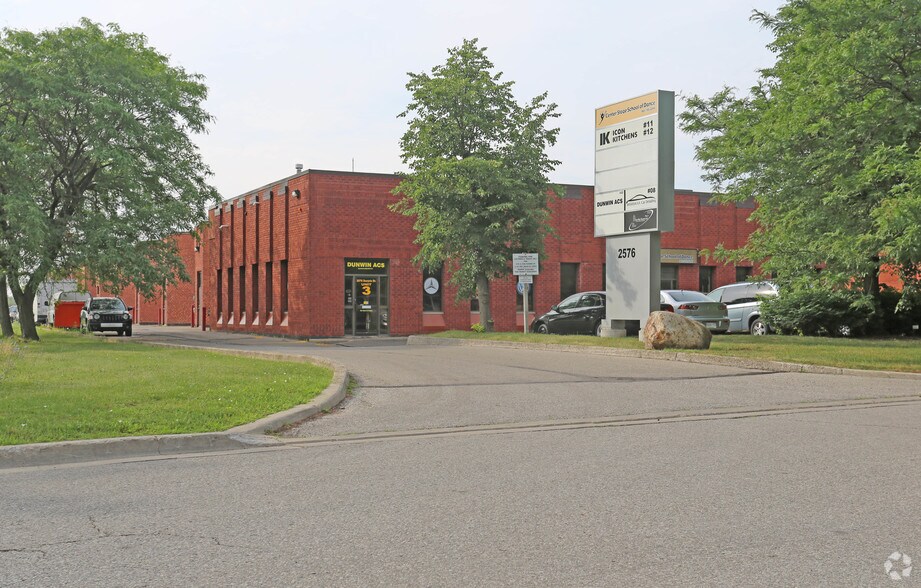 2576 Dunwin Dr, Mississauga, ON à vendre - Photo principale - Image 1 de 1