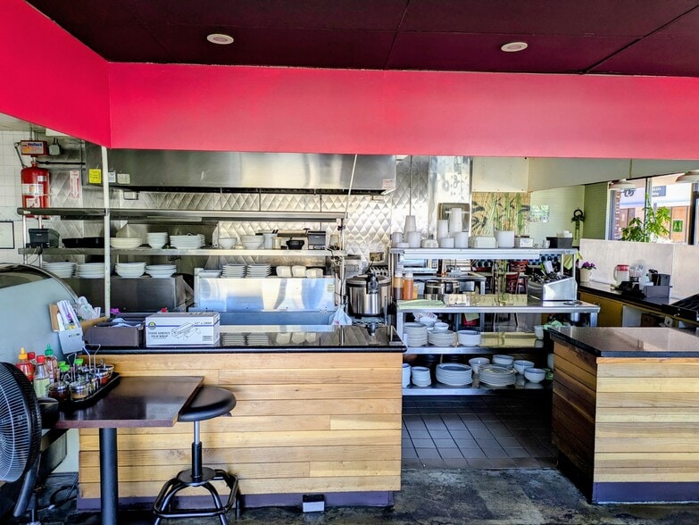 15928 Ventura Blvd, Encino, CA for lease - Building Photo - Image 3 of 23