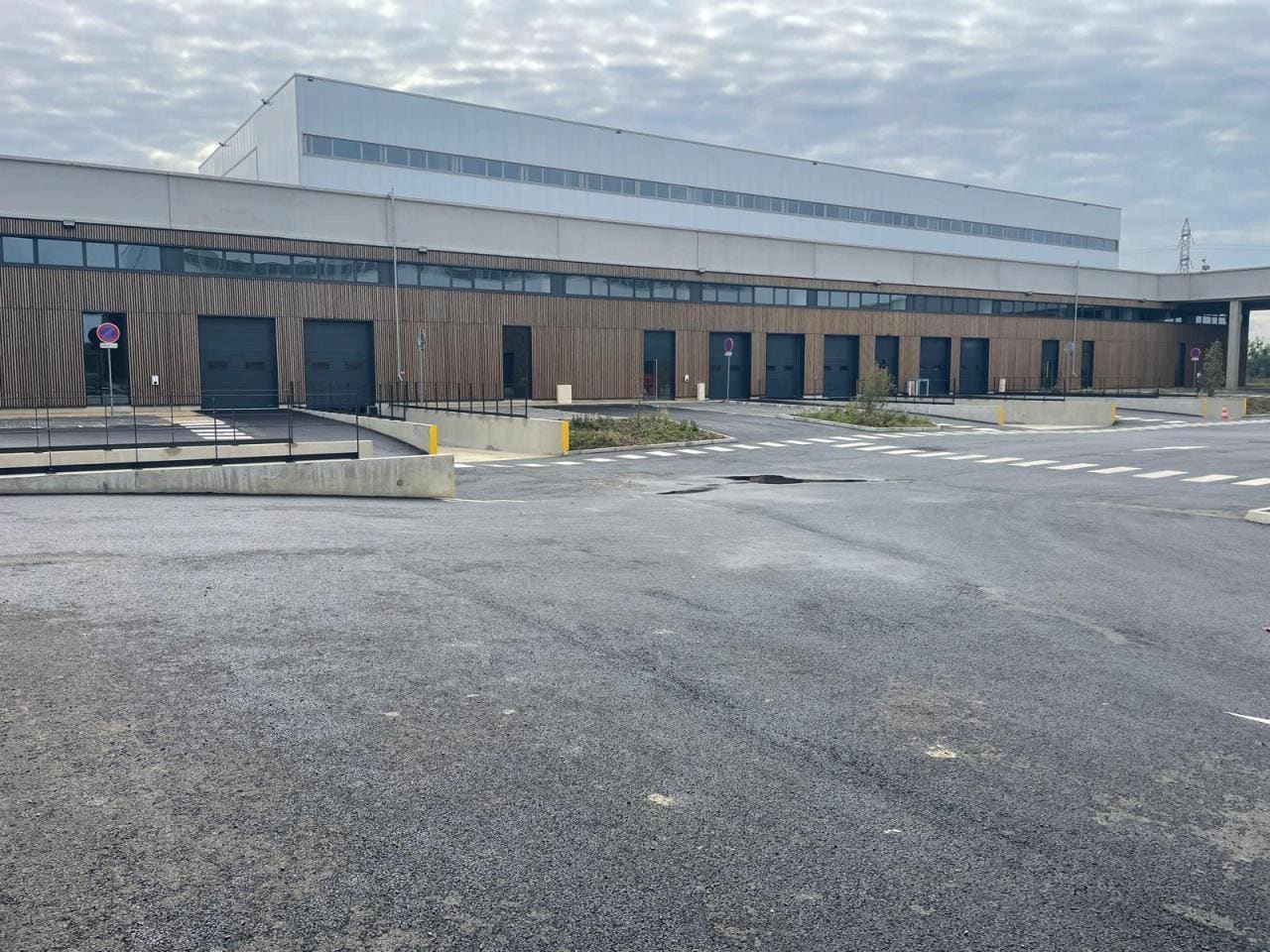 Flex in Tremblay-en-France for lease Building Photo- Image 1 of 6