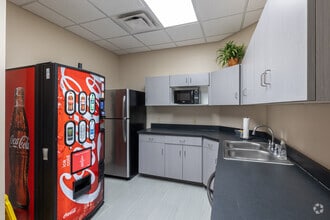 20101 E Jackson Dr, Independence, MO for sale Interior Photo- Image 2 of 12