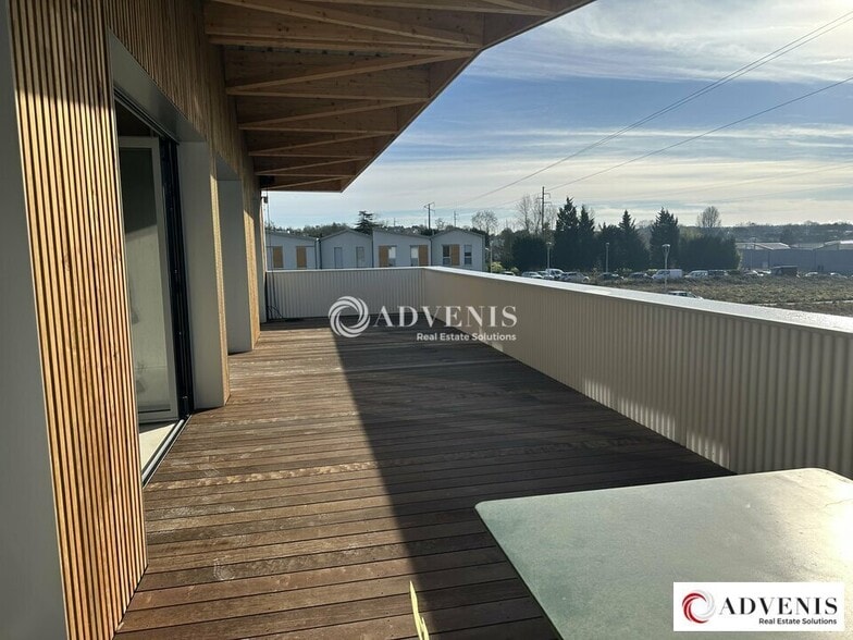 Industrial in Bassens for lease - Building Photo - Image 3 of 9