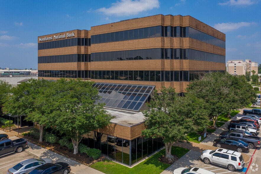 19221 Interstate 45 S, Shenandoah, TX à louer - Photo du bâtiment - Image 2 de 4