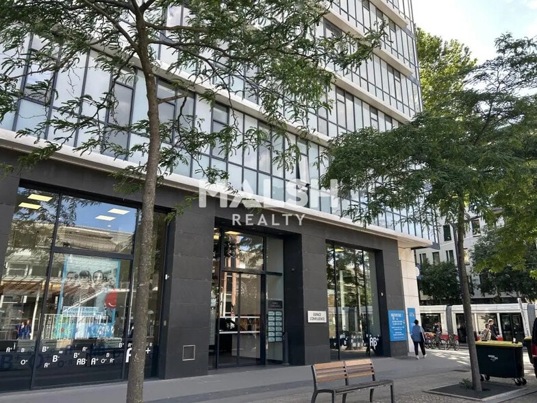 Bureau dans Lyon à louer - Photo du bâtiment - Image 2 de 9