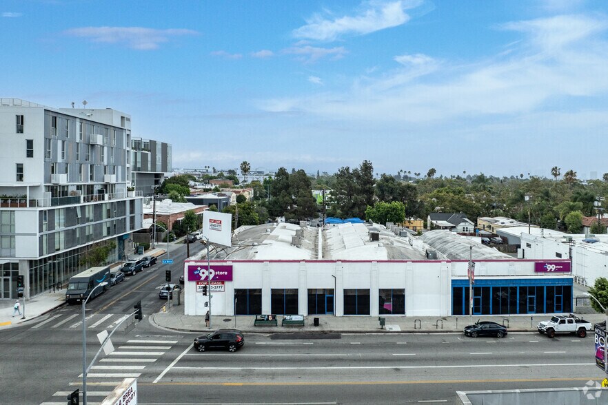 852 N La Brea Ave, Los Angeles, CA à louer - Photo du bâtiment - Image 3 de 7