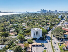 Morningside Bay Apartments - Parc de stationnement couvert