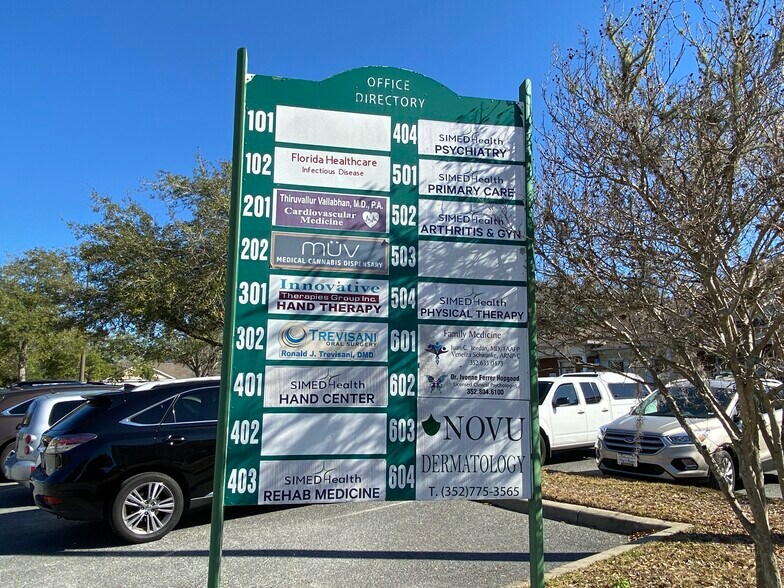 929 N US Hwy 27/441, Lady Lake, FL à louer - Photo du bâtiment - Image 2 de 22