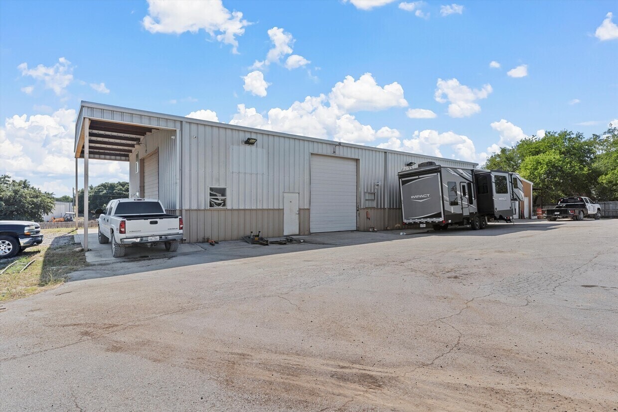 330 Elco Ln, China Spring, TX for lease Interior Photo- Image 1 of 8