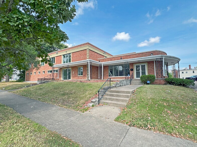 334 W Main St, Decatur, IL à vendre - Photo du bâtiment - Image 1 de 7