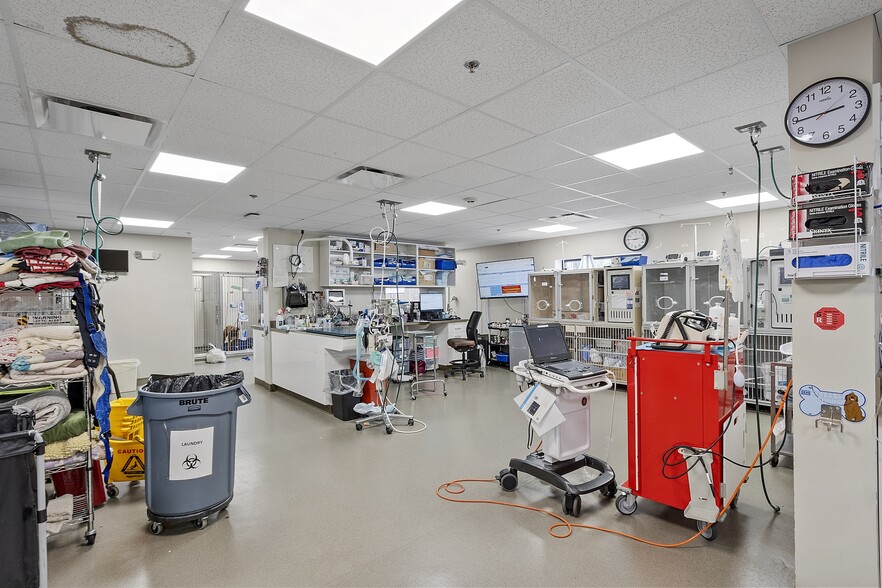 180 Bear Hill Rd, Waltham, MA for lease - Building Photo - Image 2 of 23