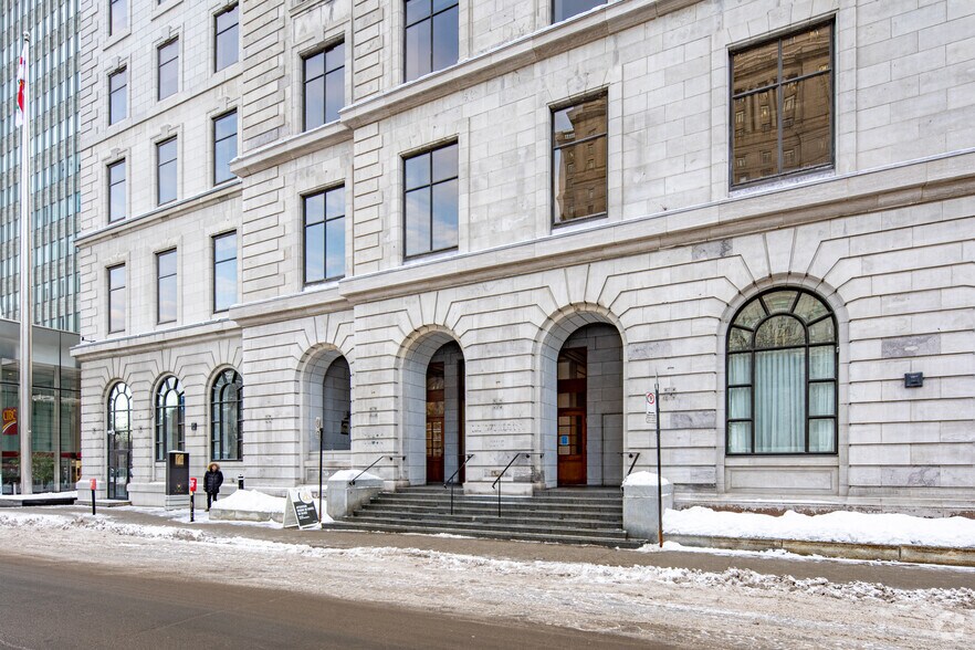 1170 Rue Peel, Montréal, QC à louer - Photo du bâtiment - Image 2 de 3