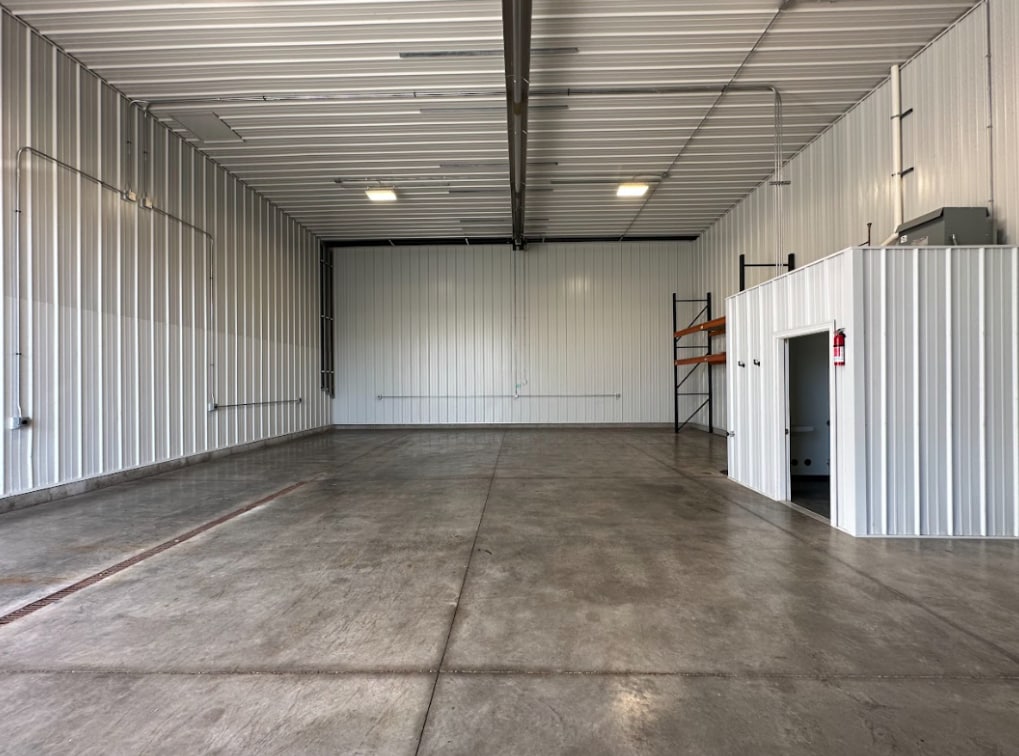 2101-2103 2nd Ave N, Silvis, IL for lease Interior Photo- Image 1 of 4