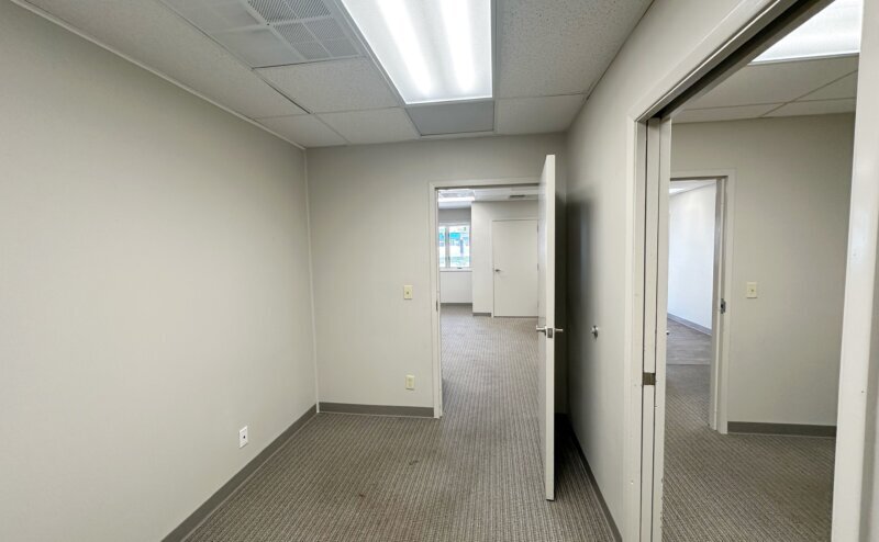 2001-2003 Round Barn Rd, Champaign, IL for lease - Interior Photo - Image 2 of 5