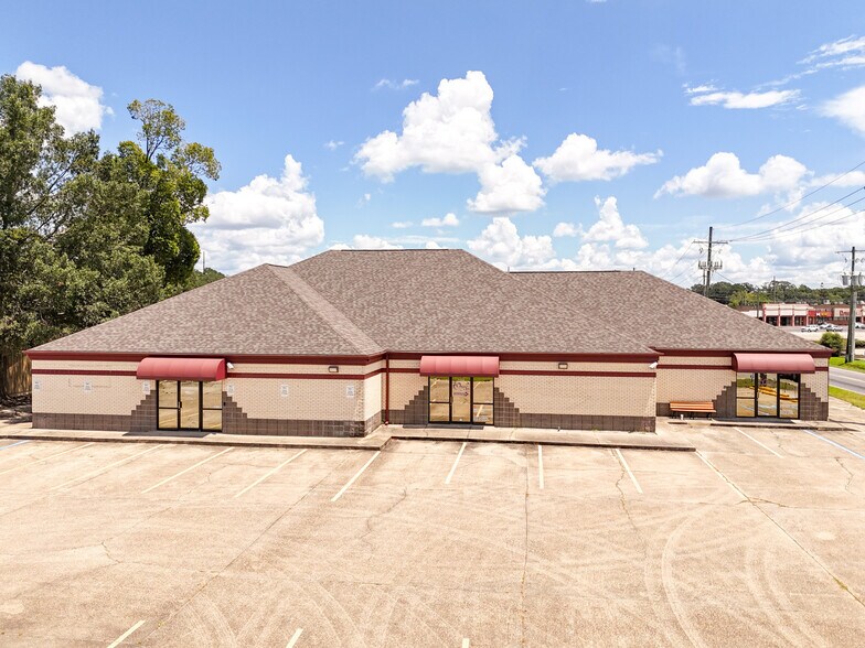 1702 N Burnside Ave, Gonzales, LA à louer - Photo du bâtiment - Image 3 de 11