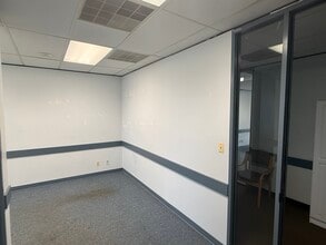 1 Smoke Tree Plz, North Aurora, IL for lease Interior Photo- Image 2 of 9