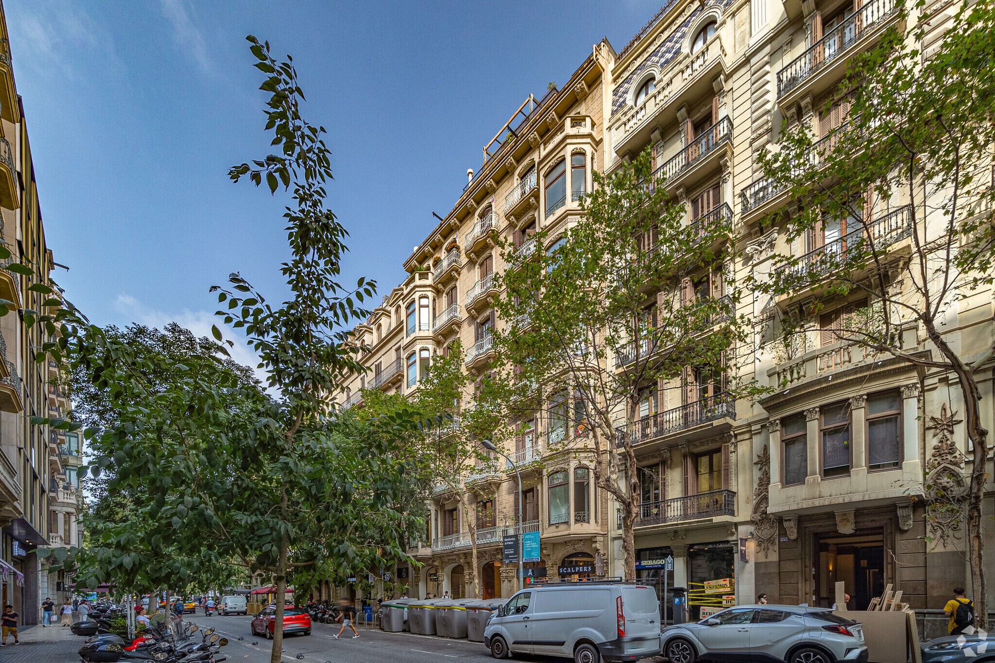 Multifamily in Barcelona, Barcelona for sale Primary Photo- Image 1 of 3