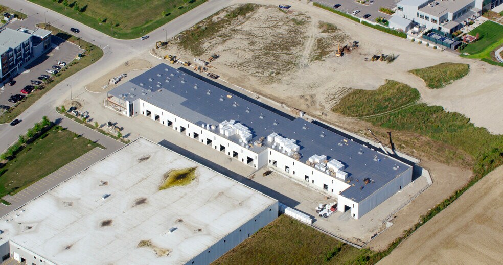 45 Eric T Smith Way, Aurora, ON à vendre - Photo du bâtiment - Image 2 de 11