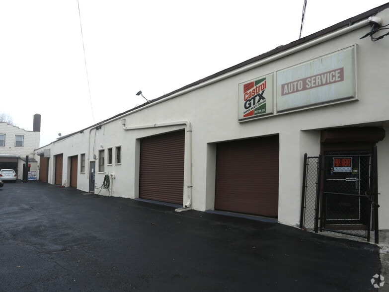 134-140 E Saint Georges Ave, Linden, NJ for lease - Primary Photo - Image 1 of 14