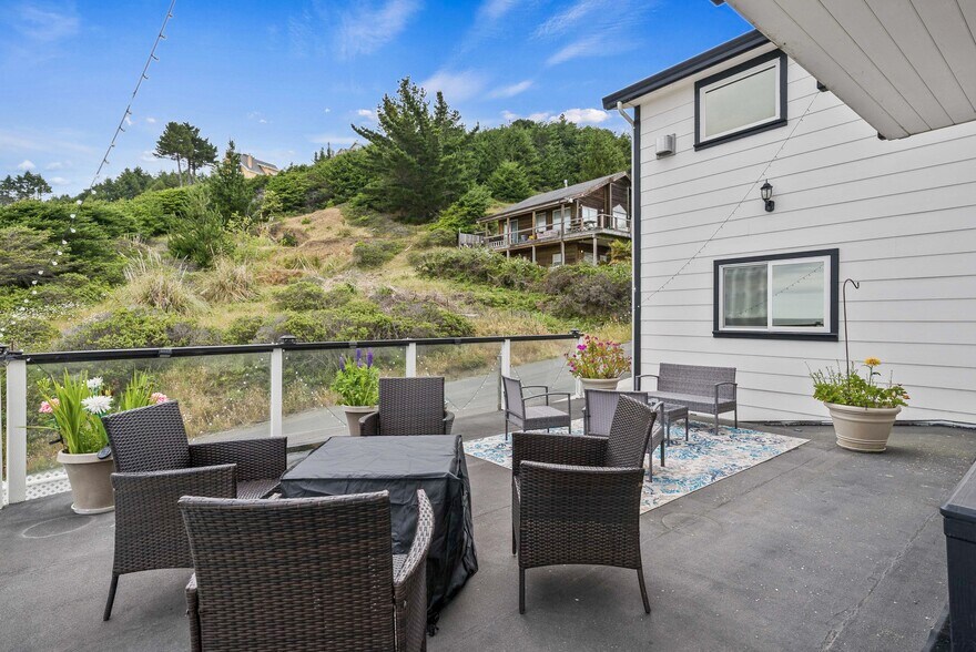 266 Dolphin Dr, Whitethorn, CA à vendre - Photo du bâtiment - Image 3 de 70