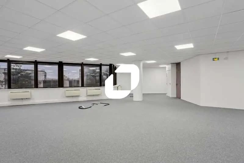 Office in Argenteuil for lease - Interior Photo - Image 3 of 25