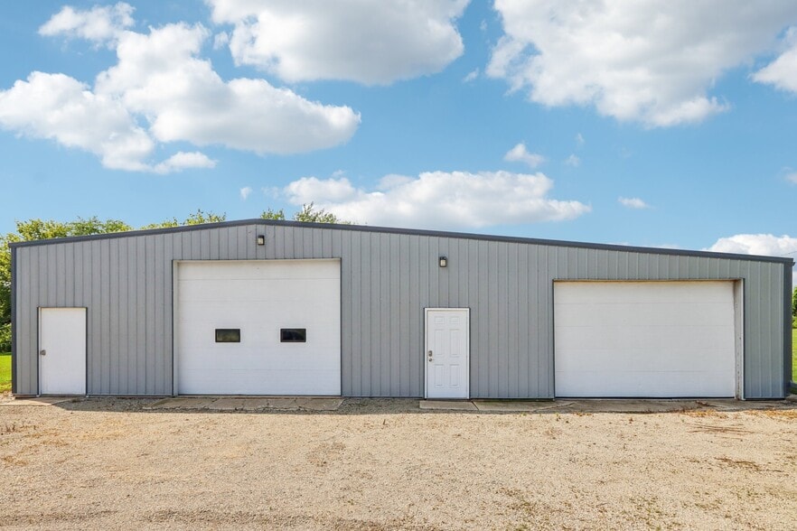 W9231 Bobolink Rd, Reeseville, WI à vendre - Photo du bâtiment - Image 3 de 48