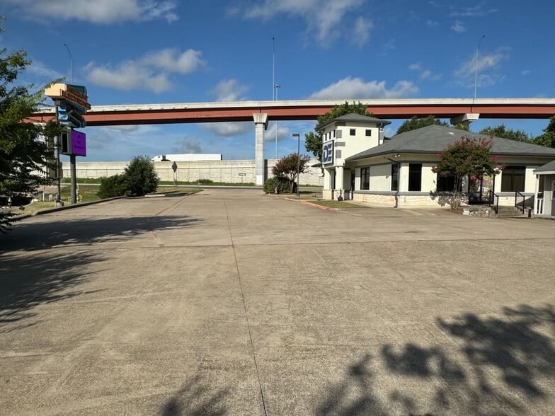 1001 S Interstate 35, Round Rock, TX for lease - Building Photo - Image 2 of 3