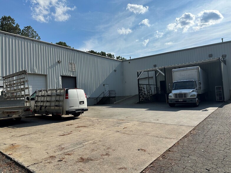 3675 Kennesaw N Ind Pky, Kennesaw, GA à vendre - Photo du bâtiment - Image 3 de 10