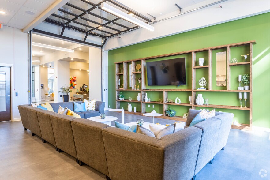 2401 48th St, Lincoln, NE à louer - Photo intérieure - Image 2 de 29