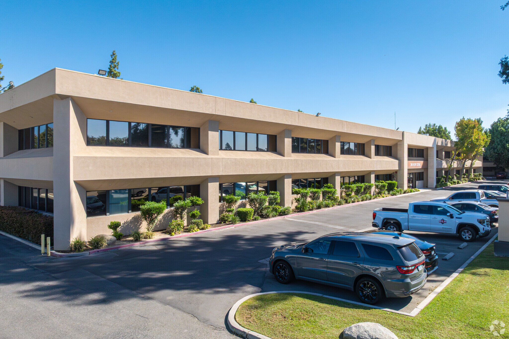 200 New Stine Rd, Bakersfield, CA à louer Photo du bâtiment- Image 1 de 21