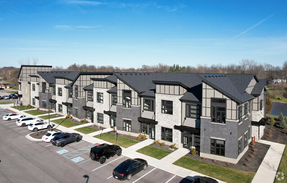 10255 Commerce Dr, Carmel, IN à louer - Photo du bâtiment - Image 1 de 23