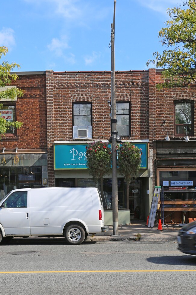 Plus de détails pour 3355 Yonge St, Toronto, ON - Commerce de détail à louer