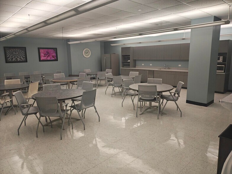 1234 Market St, Philadelphia, PA à louer - Photo du bâtiment - Image 3 de 8