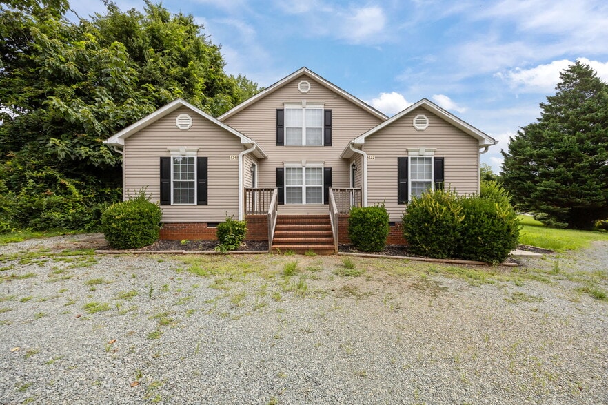 624 S Williamson Ave, Elon, NC for sale - Primary Photo - Image 1 of 30