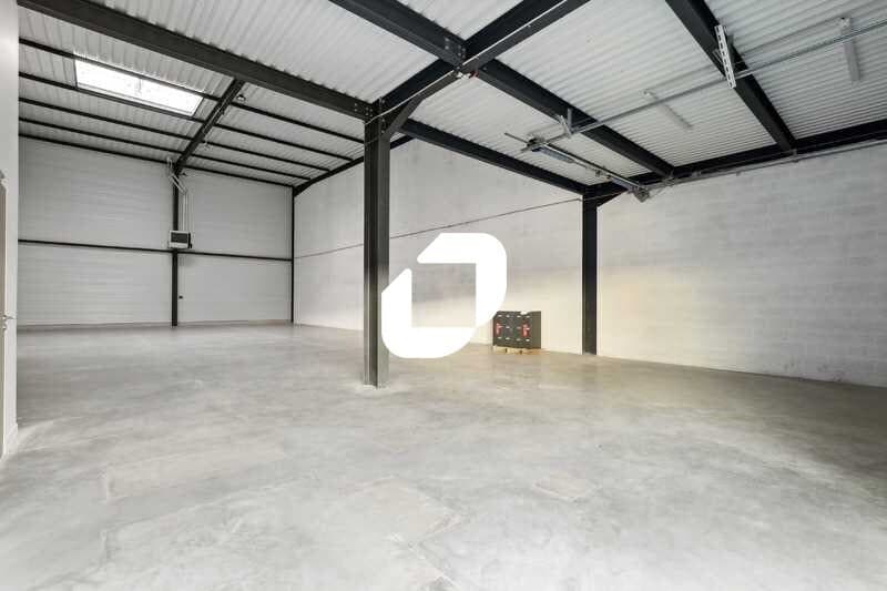 6 Les Grands Champs, Le Thillay for lease Interior Photo- Image 1 of 12