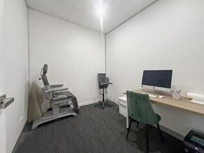 27 Beewar St, Greensborough for lease Interior Photo- Image 2 of 5