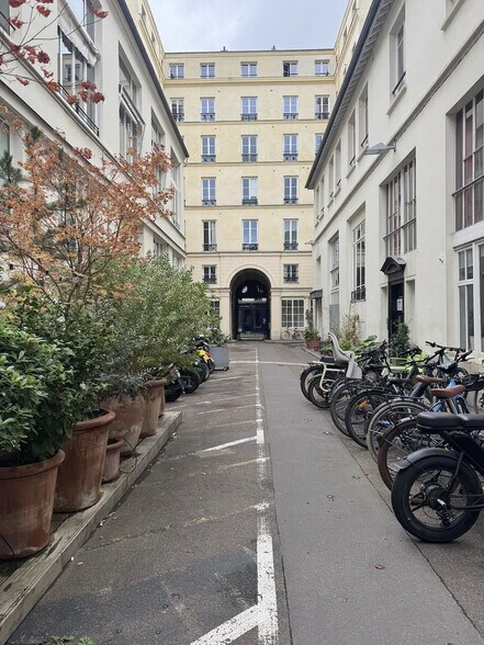 Espace de cotravail dans Paris à louer - Photo du bâtiment - Image 2 de 8