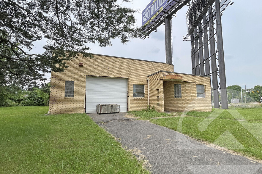 17905 Chrysler Dr, Detroit, MI for sale - Building Photo - Image 1 of 2