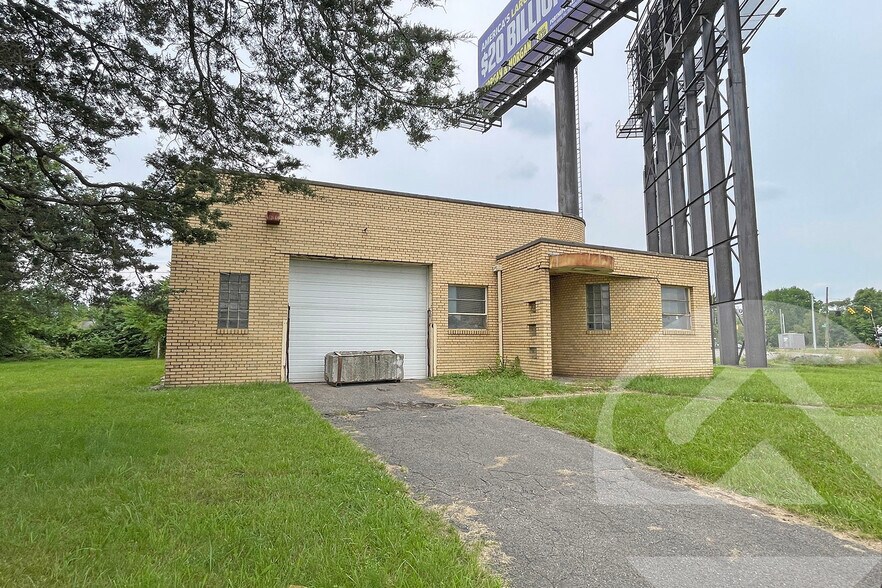 17905 Chrysler Dr, Detroit, MI à vendre - Photo du bâtiment - Image 1 de 2