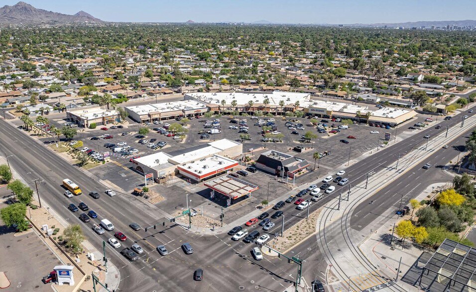 8831-8901 N 19th Ave, Phoenix, AZ à louer - Photo du bâtiment - Image 2 de 15