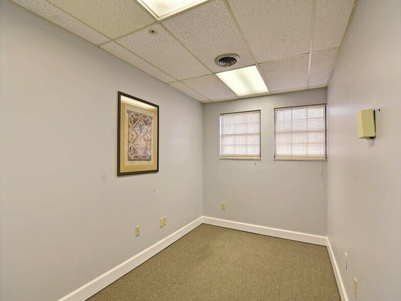 800 20th Pl, Vero Beach, FL à louer - Photo du bâtiment - Image 3 de 33