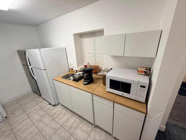 310 Doris Dr, Lakeland, FL for lease - Building Photo - Image 3 of 11