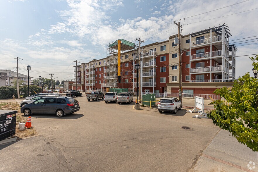 4916 52 Ave, Stony Plain, AB à vendre - Photo du bâtiment - Image 3 de 3