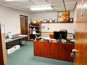 2027-2029 S 6th St, Brainerd, MN for lease Interior Photo- Image 2 of 4