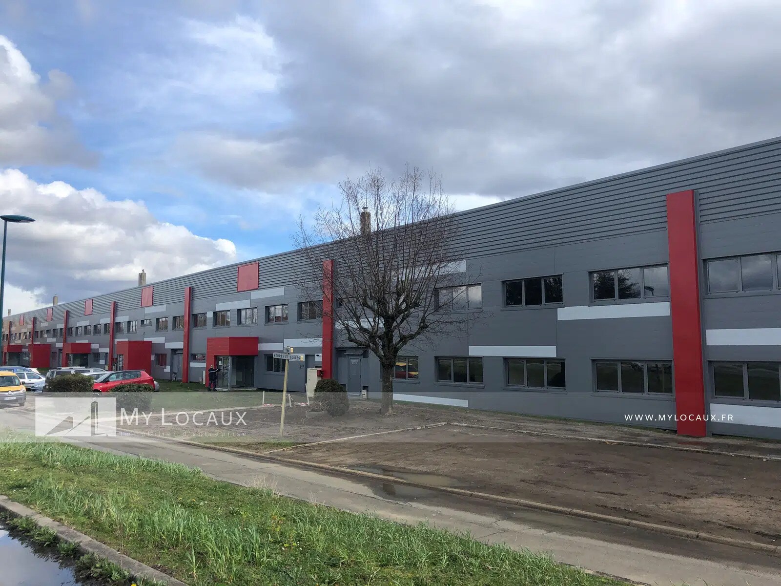 Flex dans SAINT-OUEN-L'AUMONE à louer Photo du bâtiment- Image 1 de 9