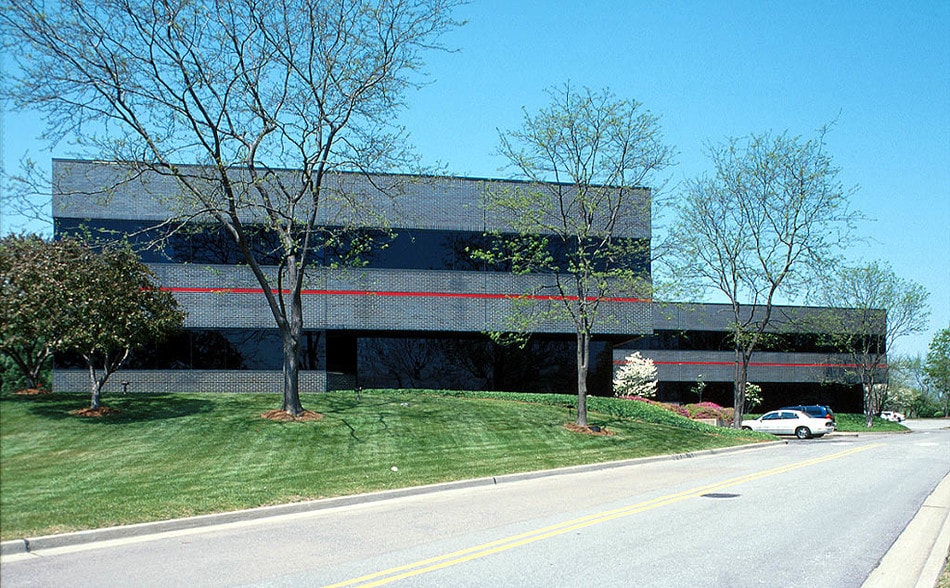 12935 N Outer Forty Rd, Saint Louis, MO à louer - Photo du bâtiment - Image 2 de 11