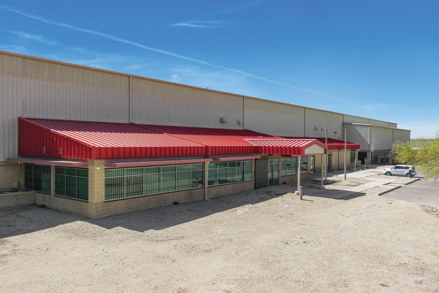 924 N Tweedy Rd, Eloy, AZ à vendre - Photo du bâtiment - Image 2 de 6