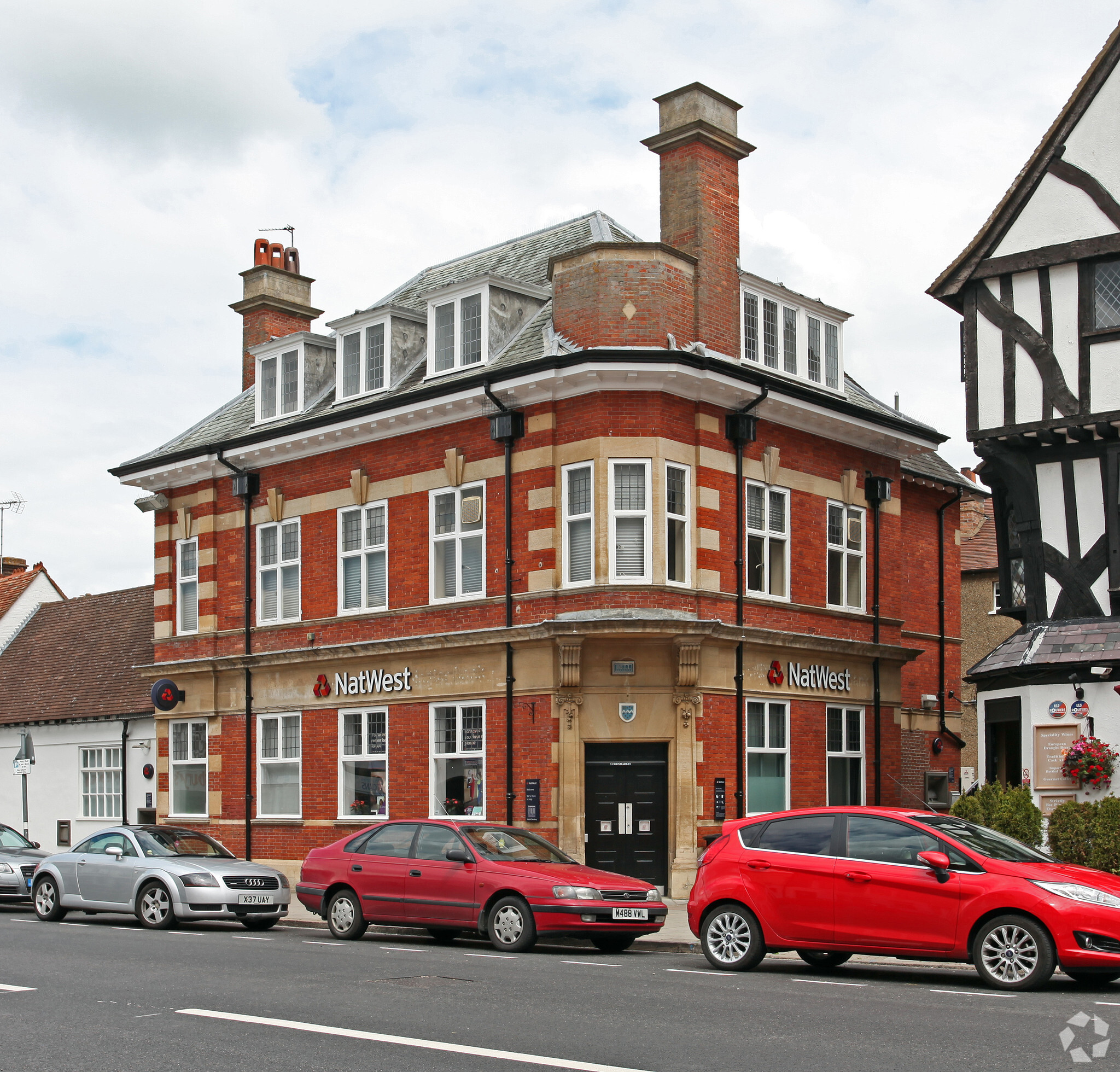 3 Cornmarket, Thame for sale Primary Photo- Image 1 of 3