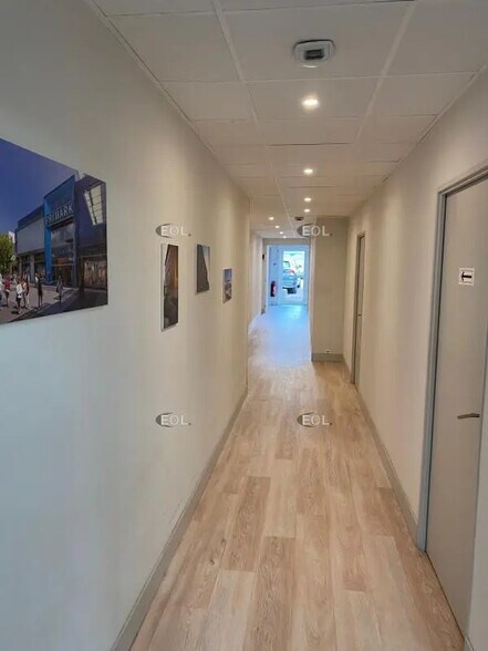 Bureau dans Aix-en-Provence à louer - Photo du bâtiment - Image 2 de 9