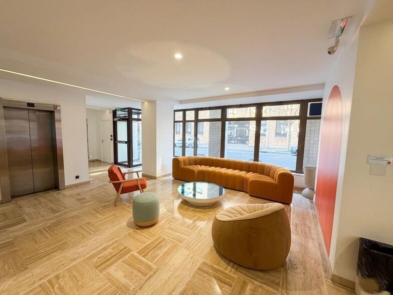 41 Rue Des Trois Fontanot, Nanterre à louer - Hall d’entrée - Image 3 de 16