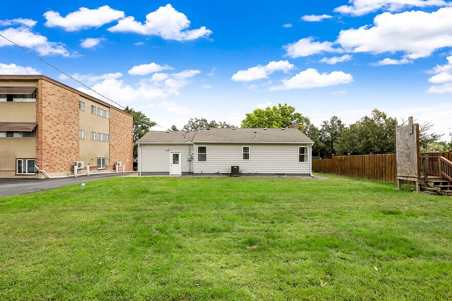 3821 W Broadway Ave, Robbinsdale, MN à vendre - Photo du bâtiment - Image 3 de 17
